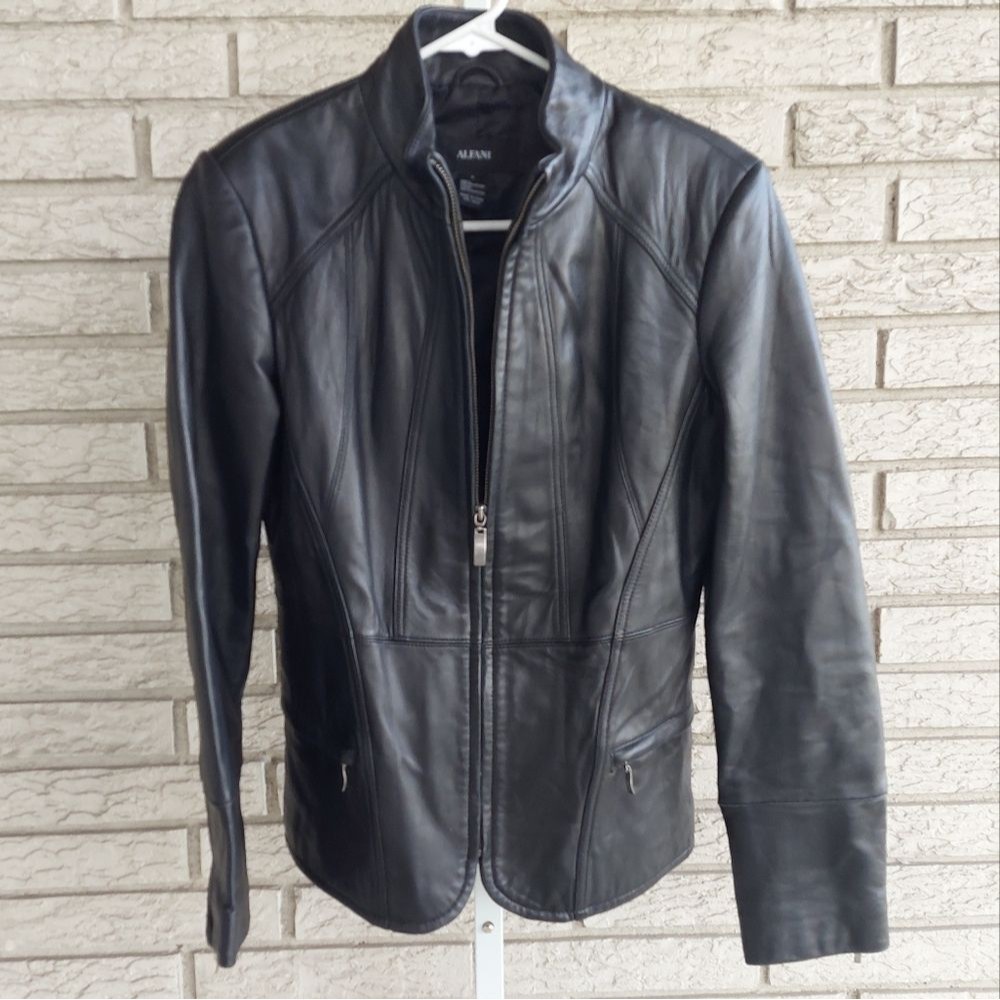 Alfani Black Genuine Leather Jacket w/Pockets & Zipper Accents Small EUC